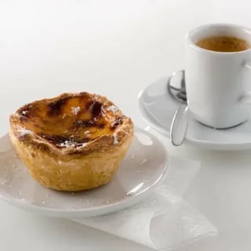 Pastel de Nata + Café – O Dueto Perfeito para o Seu Dia! ☕🥐