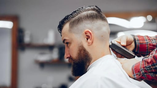 Tendências Modernas de Estilo Masculino na Vitor Hugo Barber