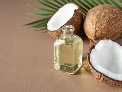 5 benefícios do óleo de coco na pele e no cabelo
