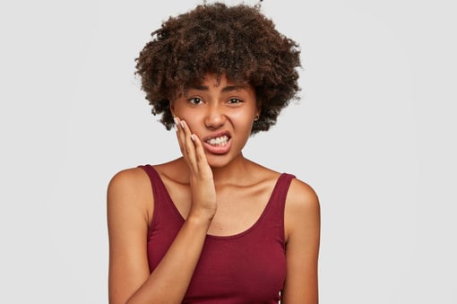 Dentes Sensíveis: Causas, Sintomas e Como Tratar