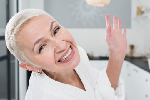 Implante Dentário com Coroa em Porcelana