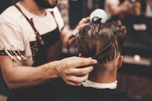 A Arte do Corte: Técnicas e Tendências na Vitor Hugo Barber
