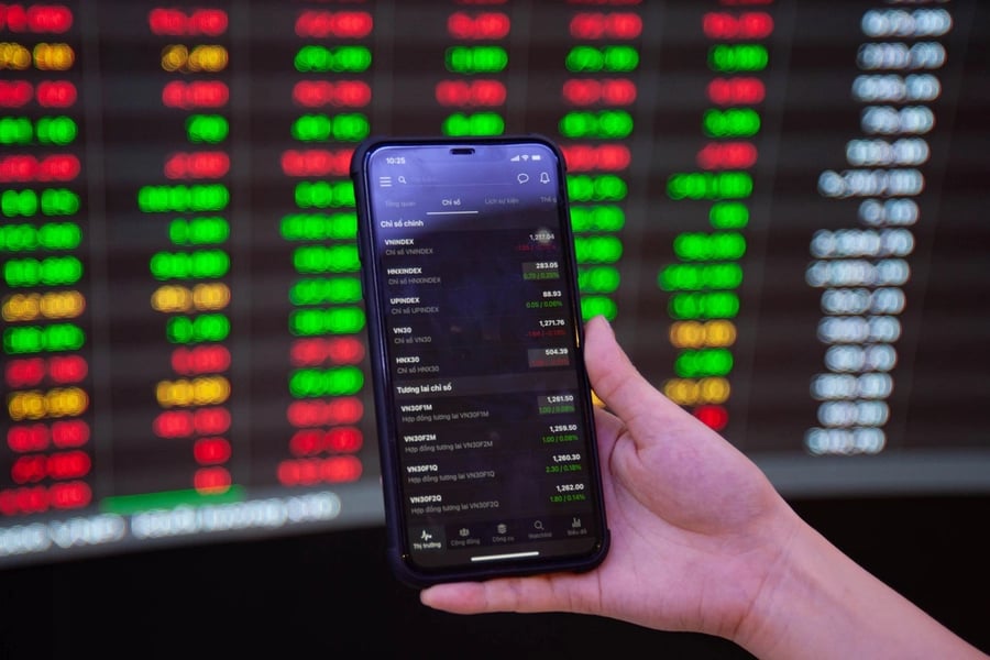 VN-Index giảm điểm, cổ phiếu Vingroup, Sacombank đỡ thị trường