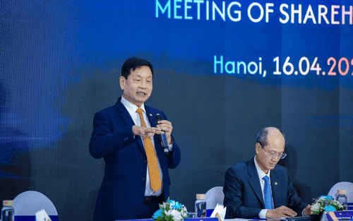 Trương Gia Bình: Cổ đông được yêu cầu thông cảm khi cổ phiếu FPT giảm; FPT cho biết đang trong quá trình tái sinh