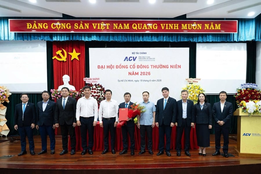 Cổ phiếu ngành hàng không giao dịch sôi động trở lại