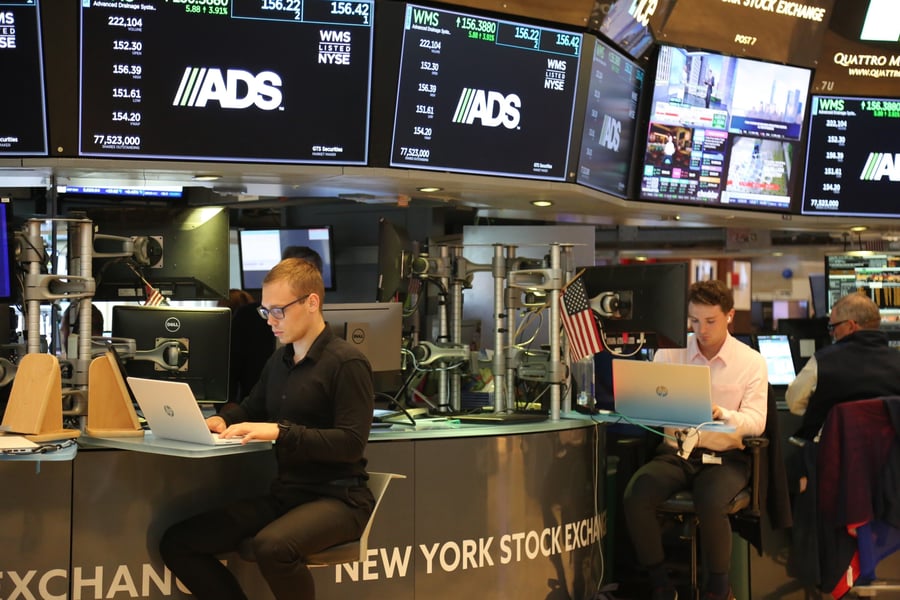 Dow Jones lập kỷ lục mới, Nasdaq bứt tốc hơn 2%