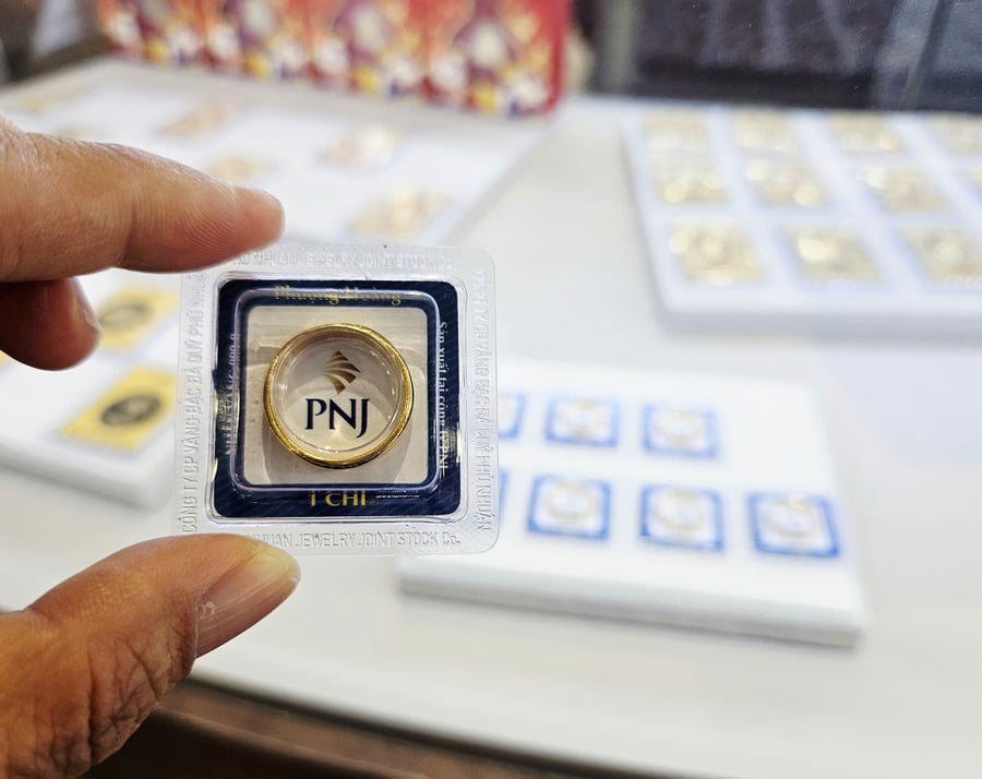 Giá vàng miếng, vàng nhẫn tăng mạnh, PNJ lãi lớn
