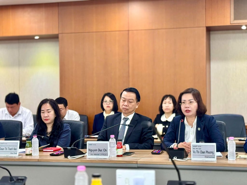 Chủ tịch UBCKNN phát biểu
