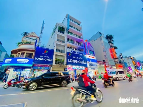 Doanh thu hơn 10.300 tỉ đồng chỉ trong một quý, Long Châu chặn thuốc giả và giữ giá ra sao?