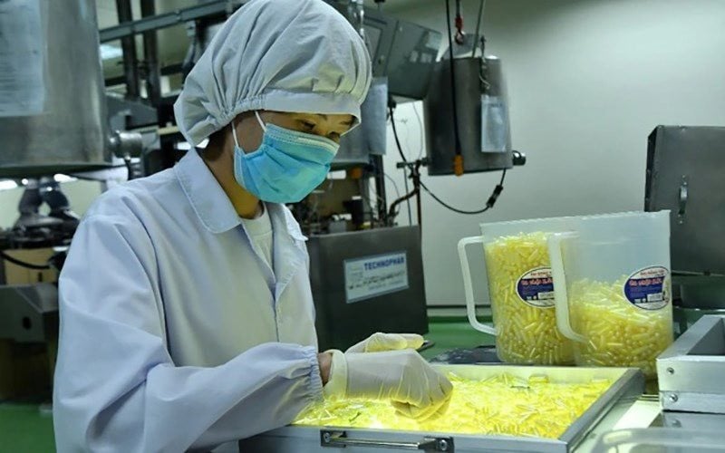 Loạt dược sĩ tại một công ty trên sàn chứng khoán bị “tuýt còi”
