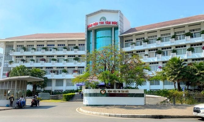 Bệnh viện tim của bác sĩ 80 tuổi báo lãi quý 2 giảm hơn 25%, tiền gửi và tiền mặt chiếm 42% tổng tài sản