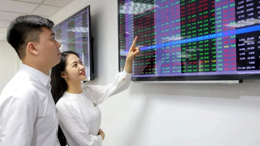 Khối ngoại vung trăm tỷ gom cổ phiếu ngân hàng, VIC-VHM gây áp lực lên chỉ số
