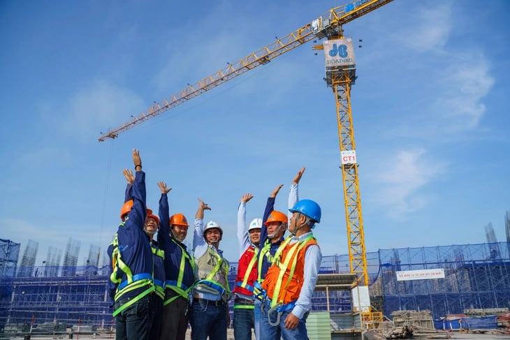 Thị giá 5.037 đồng, một công ty muốn phát hành cổ phiếu giá 10.000 đồng hoán đổi khoản nợ 514 tỉ