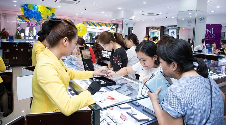 Vốn hóa PNJ mất hơn 21.000 tỉ đồng sau 3 tháng, rời top 100 doanh nghiệp lớn nhất thị trường chứng khoán
