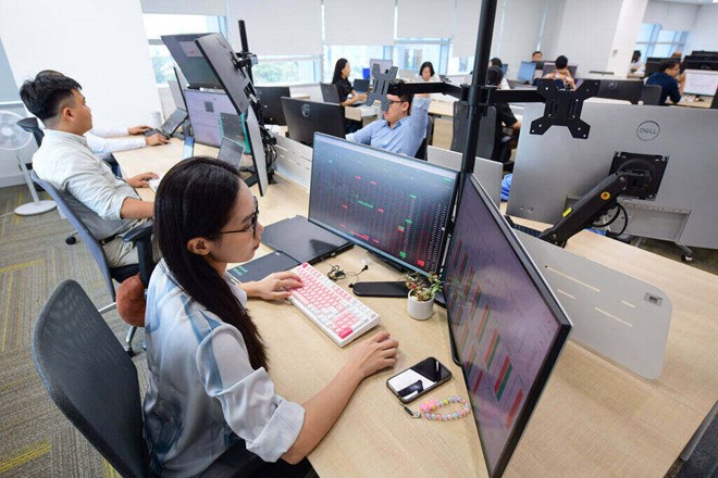 Thị trường chứng khoán gặp áp lực lớn từ nhóm cổ phiếu trụ