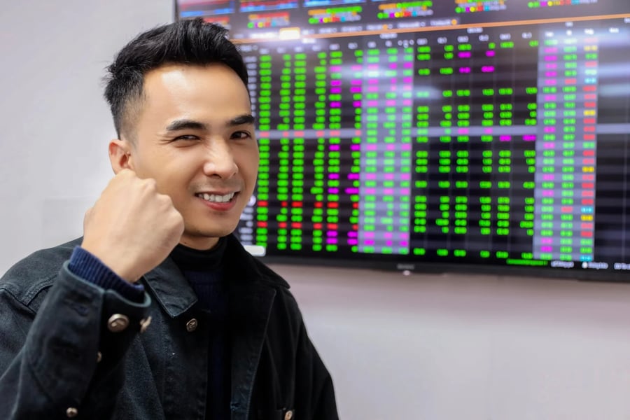 Cổ phiếu tăng mạnh: Nhóm 'nhạy cảm' với lãi suất tăng tốc