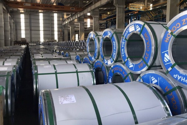 Nhóm tôn thép hút tiền, nhiều mã tăng trần, HPG góp lực kéo chỉ số