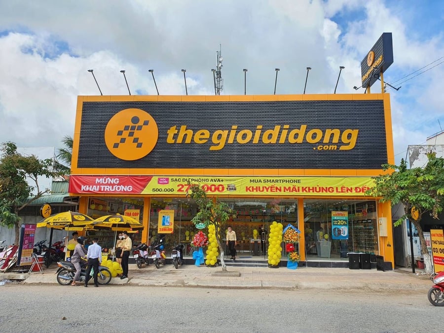 Hai tổ chức liên quan ông Nguyễn Đức Tài nhận và tặng 130.000 cổ phiếu MWG