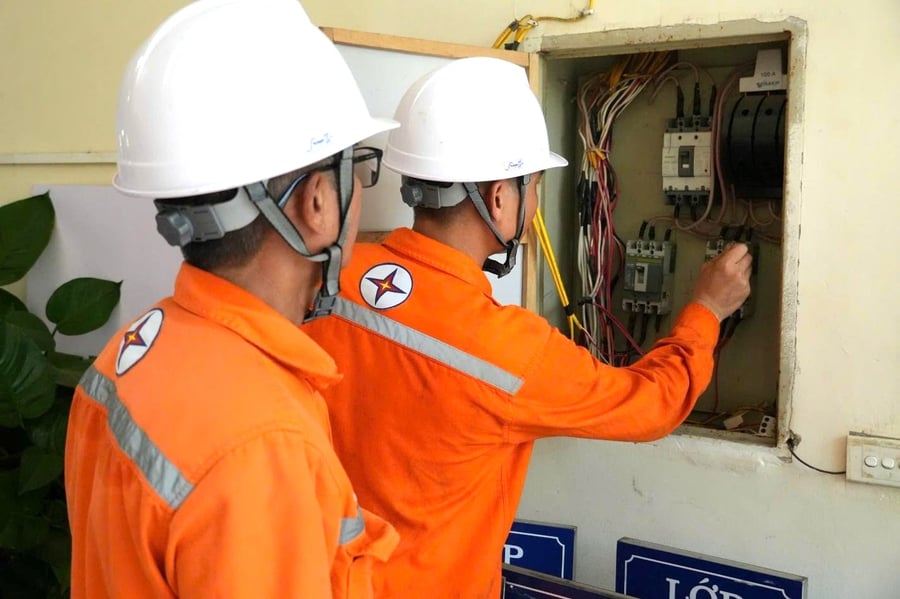 Cổ phiếu được chú ý phiên 1/7: POW, nhóm ngân hàng và doanh nghiệp hưởng lợi từ tăng trưởng kinh doanh