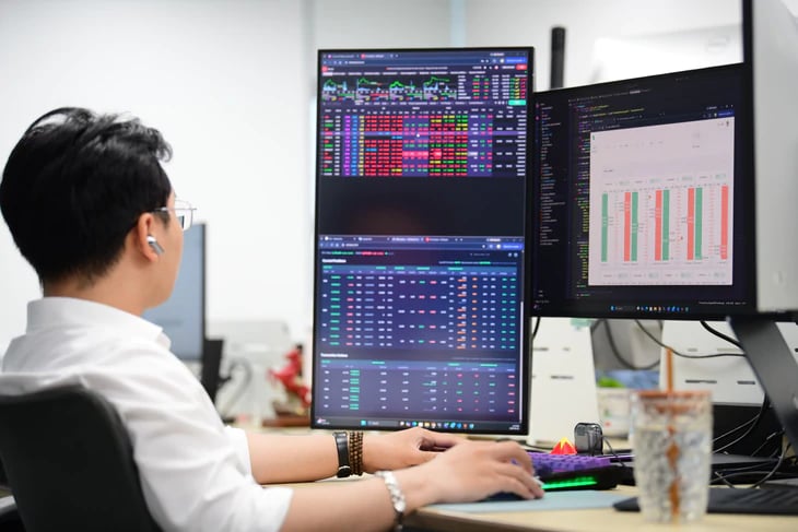 Năng lượng kéo VN-Index, PNJ và NVL 'chất sàn' hơn 81 triệu cổ phiếu