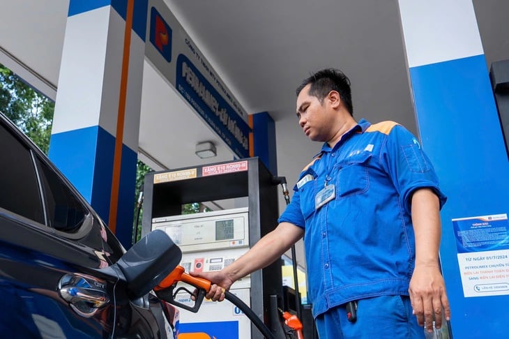 Chứng khoán 2-7: Sau 1 tháng chuyển đổi xăng E10, nhóm doanh nghiệp nào dự báo được hưởng lợi?