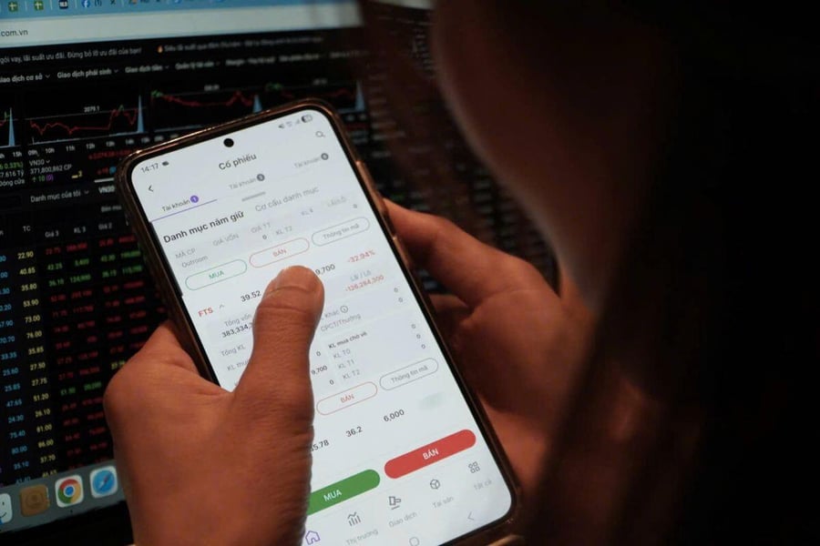 Cú lừa "xanh vỏ đỏ lòng" trên đỉnh 1.900