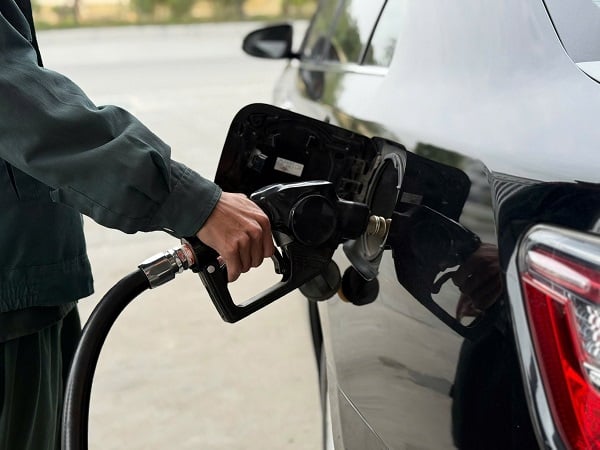 Giá xăng dầu hôm nay 19.4: Giảm 25% trong 2 tuần