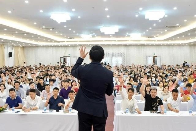 Công ty “dạy làm giàu” rút lui: Chủ tịch từ chức, đóng mảng đào tạo giữa lúc thị trường co hẹp