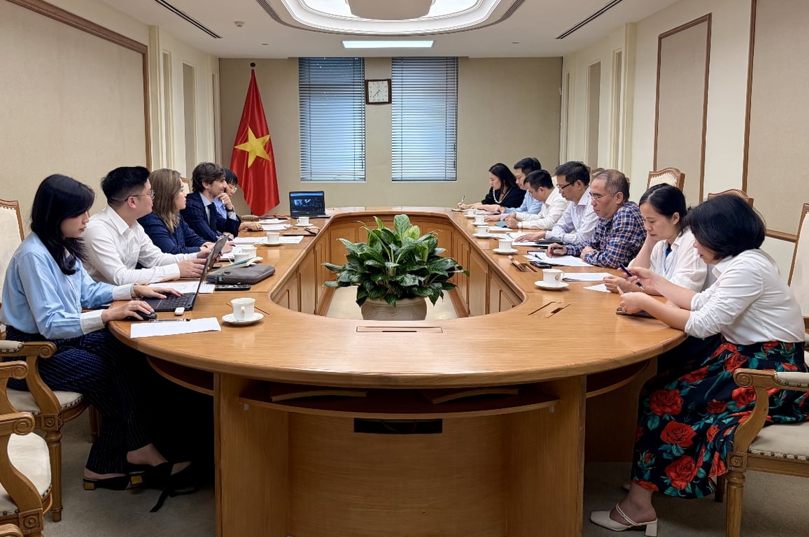 Họp phái đoàn Pháp trước khi sang Việt Nam