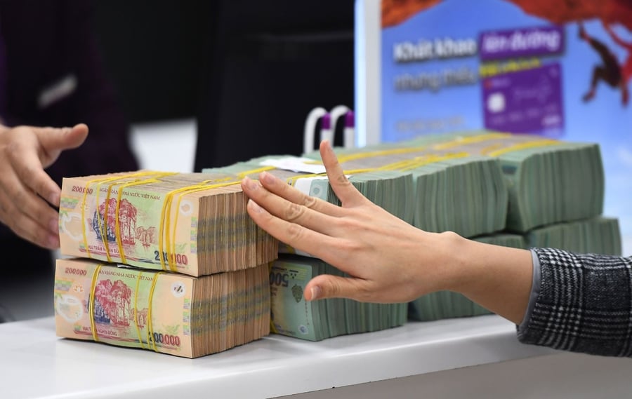 Lãi suất huy động và trái phiếu tăng: Cuộc đua tài chính
