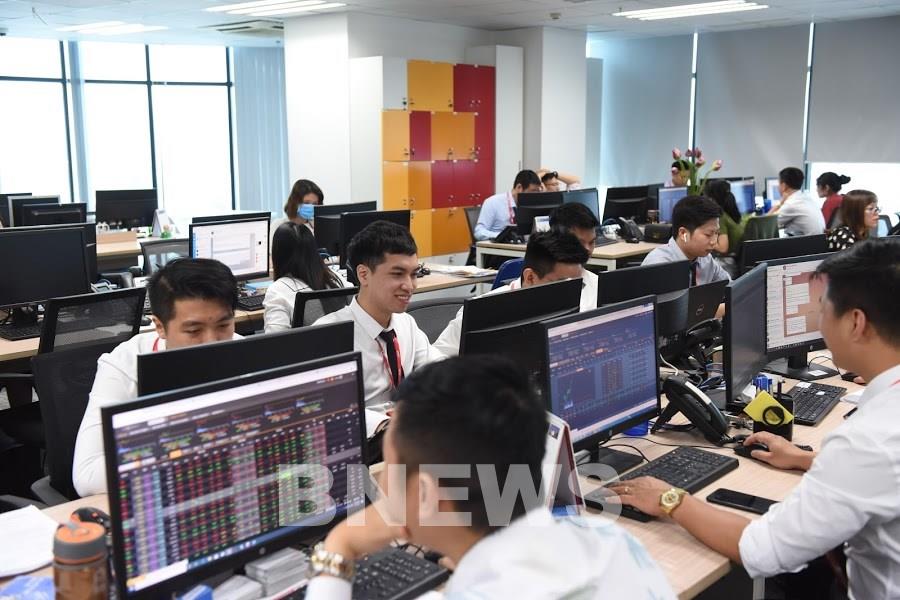 Khuyến nghị mua cổ phiếu SHS, PVT, HPG với giá mục tiêu hấp dẫn
