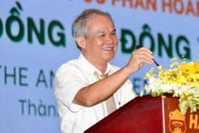 Sau tuyên bố “lỗ thì lôi ông Đức ra chửi”, bầu Đức mua 4 triệu cổ phiếu