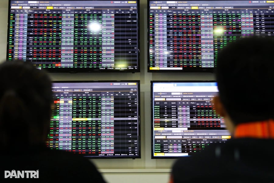 Cổ phiếu bất động sản đứng yên, lãnh đạo các doanh nghiệp nói sao?