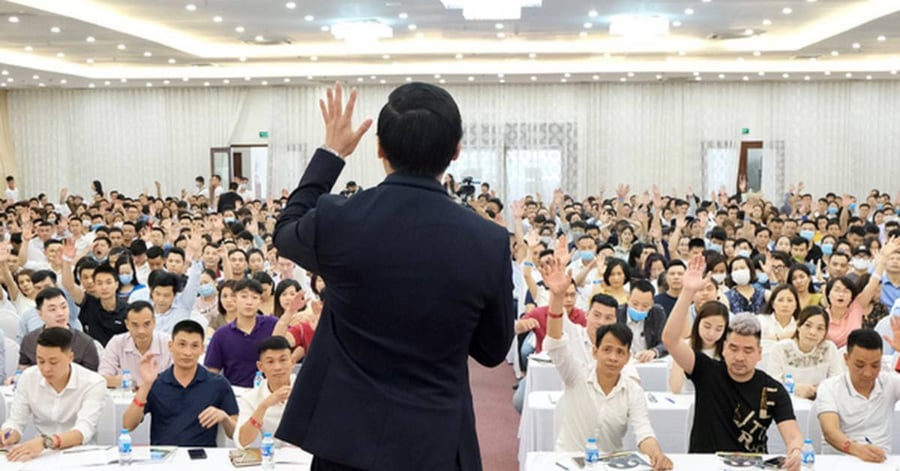 Khóa học 180 triệu đồng không cứu nổi đà giảm, Chủ tịch công ty dạy làm giàu từ chức