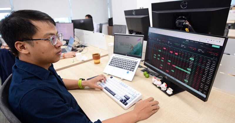 Thanh khoản chứng khoán giảm mạnh