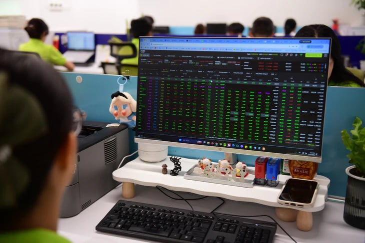 Mức độ sở hữu của các quỹ đầu tư tại 27 cổ phiếu Việt Nam thuộc FTSE All-Cap cuối tháng 8-2026