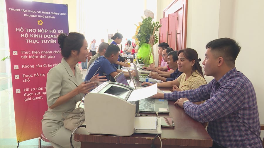 Hỗ trợ liên thông thủ tục đăng ký hộ kinh doanh thuế và chuyển đổi số