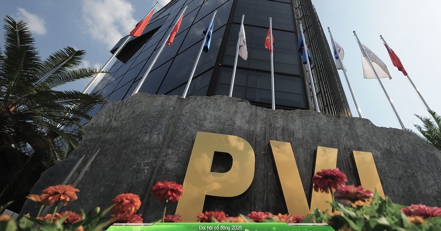 Một vòng thù lao của "sếp" bảo hiểm