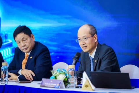 Giá cổ phiếu giảm liên tục, cổ đông gợi ý ‘đỡ’ giá cổ phiếu, lãnh đạo FPT nói 'sẽ cân nhắc'