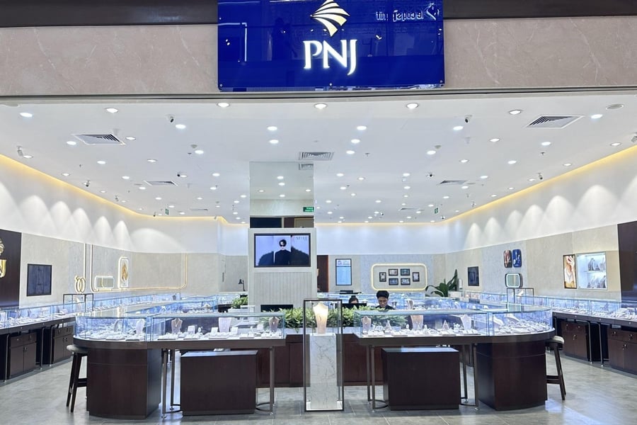 Em trai Chủ tịch PNJ gom thành công 300.000 cổ phiếu giữa đà rơi thị giá