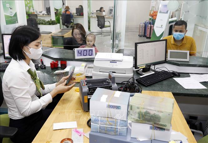 Ngân hàng tăng ưu đãi trong cuộc đua hút tiền gửi