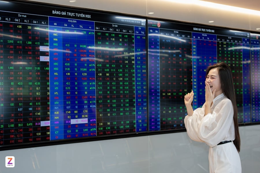 Cổ phiếu Vinhomes bật tăng, VN-Index vượt 1.700 điểm