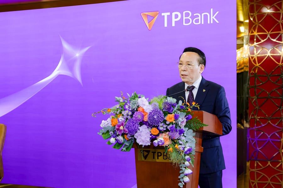 Ấn tượng trước tài ví von của Sếp TPBank: "Từ co kéo chiếc chăn hẹp", đến "la bàn định hướng con tàu vượt trùng dương" để "làm điều chưa từng có trong từ điển"