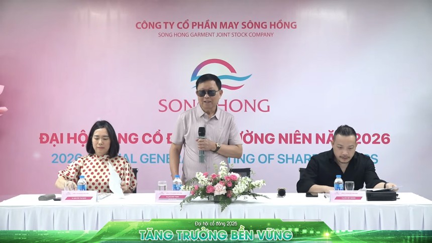Chủ tịch HĐQT trả lời cổ đông tại ĐHCĐ May Sông Hồng