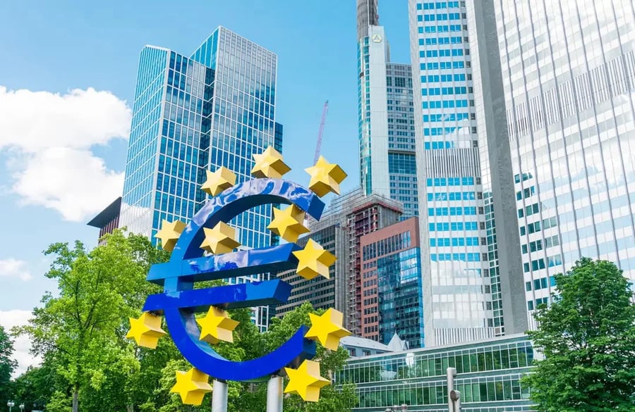 Giá dầu chạm 100 USD đẩy lợi suất trái phiếu tăng vọt, ECB giữ nguyên lãi suất