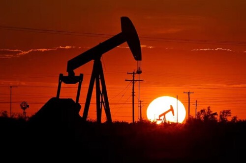 Giá xăng dầu hôm nay 20/4: Giá dầu tăng vọt 7% sau các vụ tấn công tàu thương mại tại Hormuz