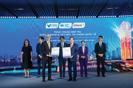 Ngân hàng tăng cường huy động vốn quốc tế
