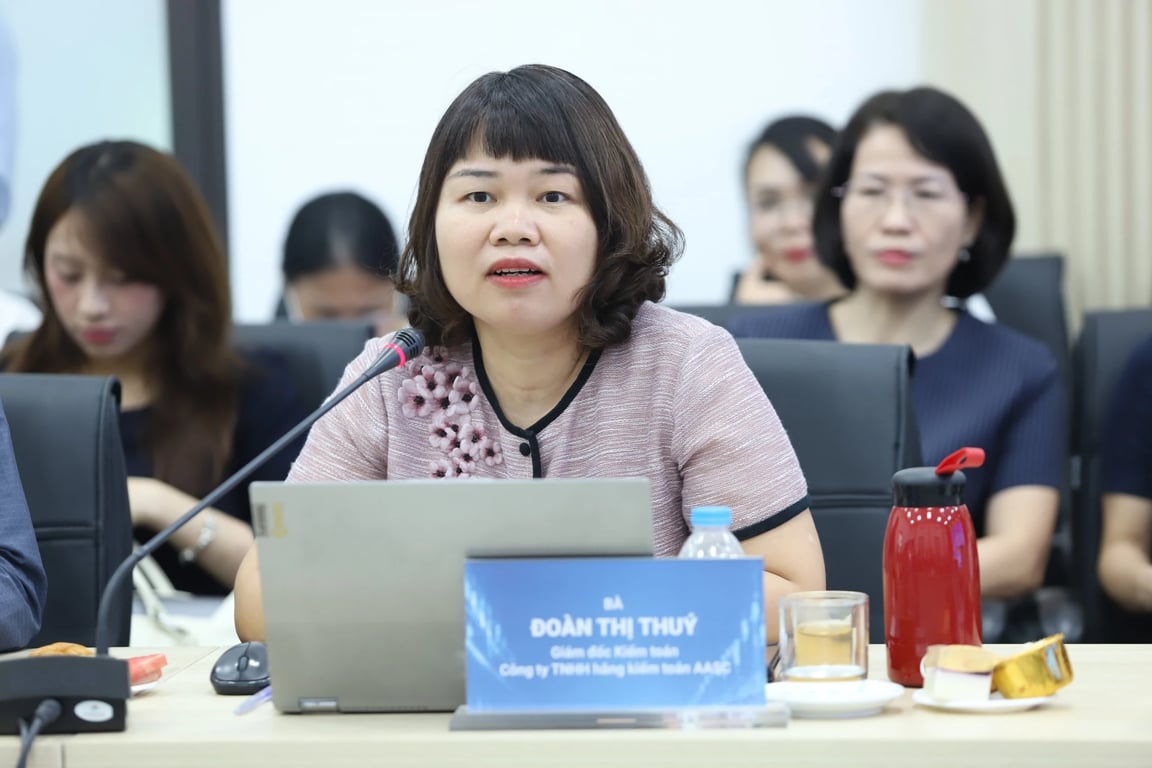 Bà Đoàn Thị Thúy chia sẻ tại tọa đàm