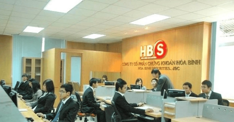 UBCKNN yêu cầu Chứng khoán Hòa Bình dừng kế hoạch bán hơn 10,2 triệu cổ phiếu trên 481 tài khoản khách hàng