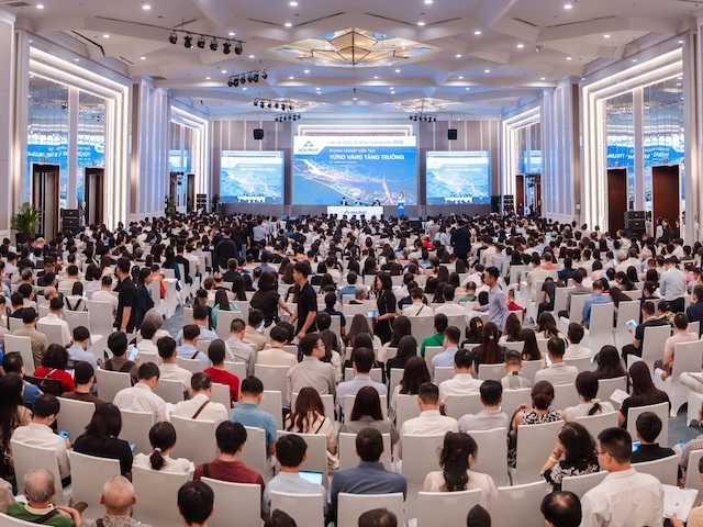 Thành viên HĐQT VPBank đăng ký mua 30 triệu cp VPB